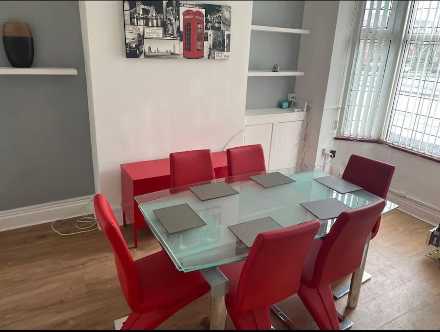 וולברהאמפטון Wv1 Budget Contractor Stays- 5 Beds - Discounts Ok מראה חיצוני תמונה